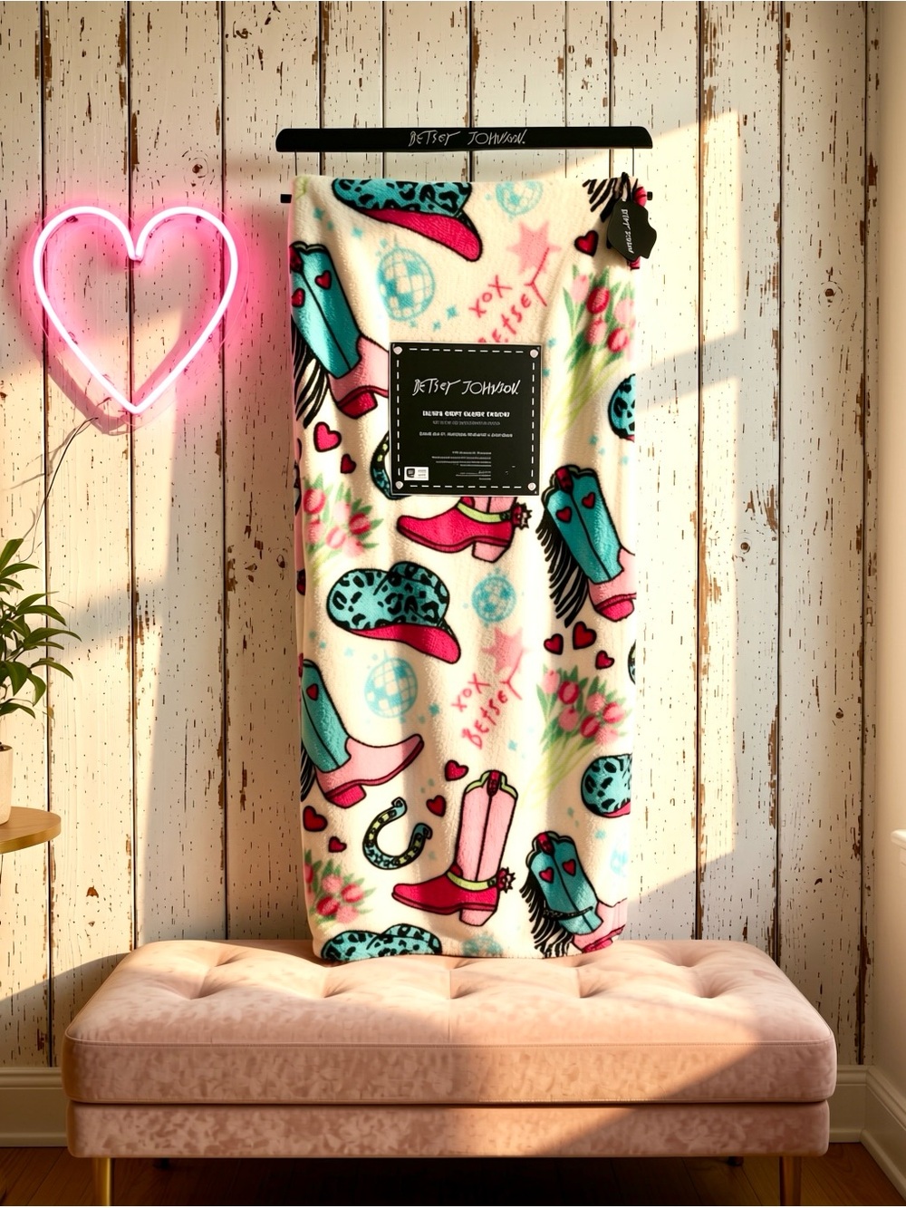 🆕OVERSIZED 💋BETSEY JOHNSON💋ULTRA SOFT PLUSH THROW BLANKET COWGIRL THEMED
